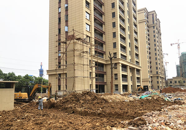 園林二期室外管網開挖1_副本.jpg 園林二期室外管網開挖1_副本.jpg