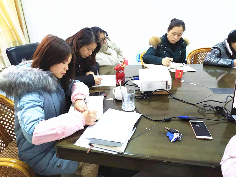 大家認(rèn)真學(xué)習(xí)做筆記_副本.jpg 大家認(rèn)真學(xué)習(xí)做筆記_副本.jpg